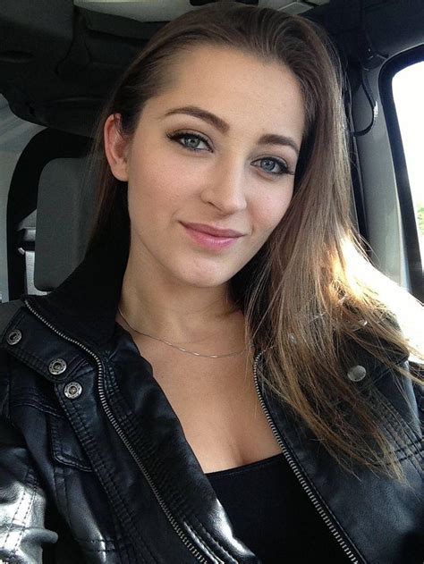 dani daniels selfie